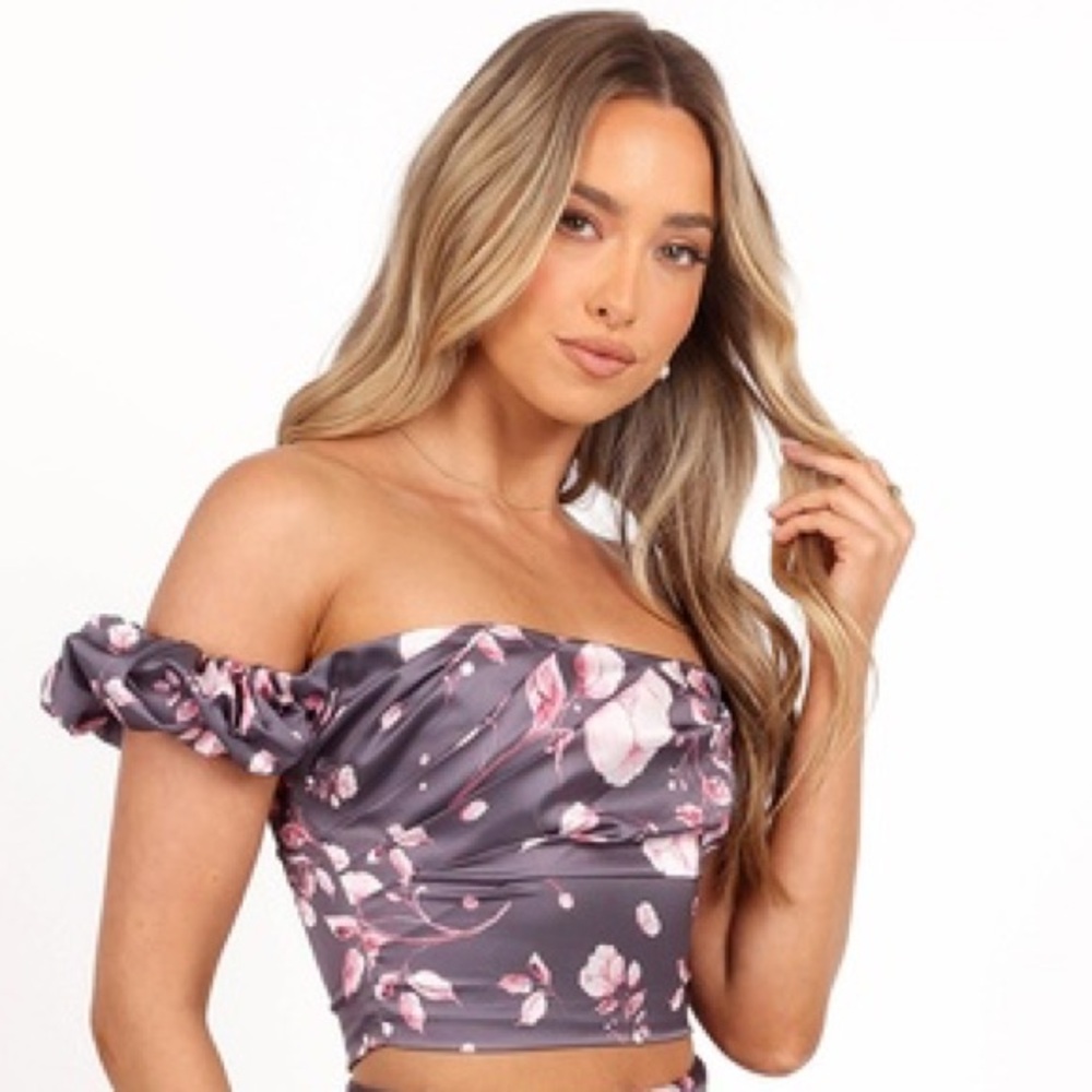 Petal & Pup Arabella Floral Crop Top Size‎ Small Gray Pink